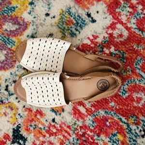 SO White open toe sandals shoes
